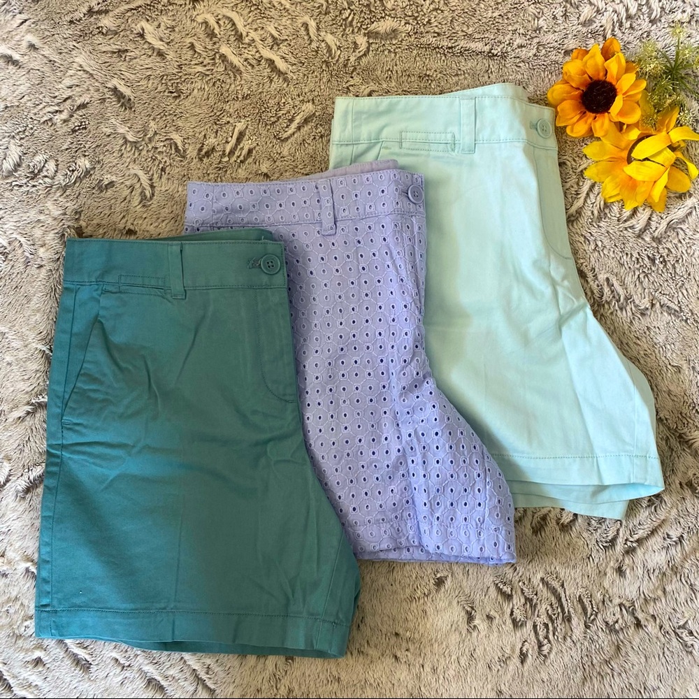🎉HP🎉 Ann Taylor Loft Chino and Lace Size 10 6” Short Bundle